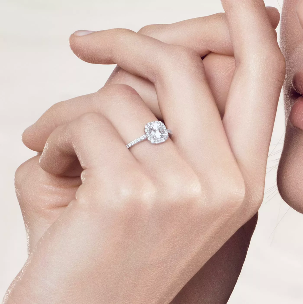 18ct White Gold Halo Cluster Ring
